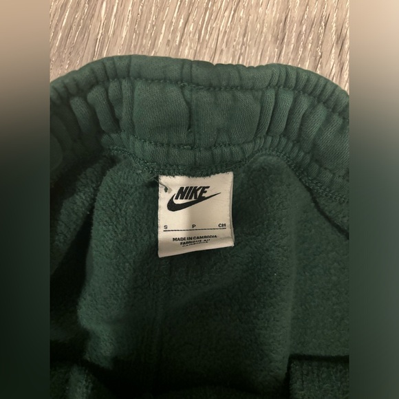 Nike Cargo Joggers - Picture 4 of 5